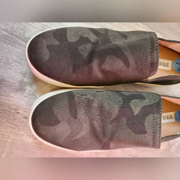 3/$25 Steve Madden Zayna Camo Slip On Sneaker Size 7.5 - Picture 2 of 6